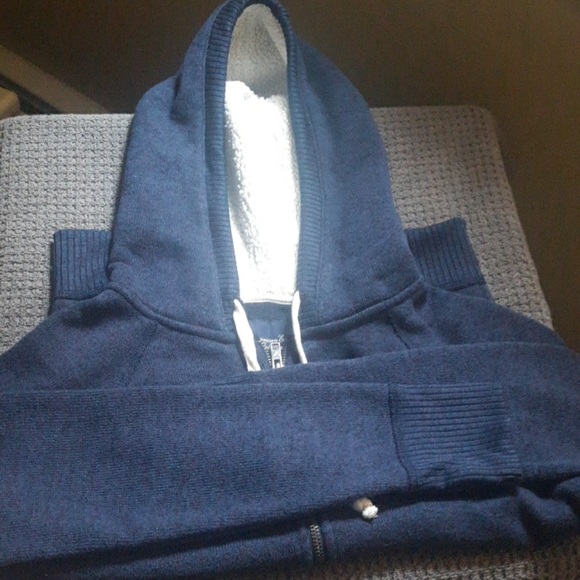 American Eagle Outfitters Sweaters - American Eagle sweater Hoodie